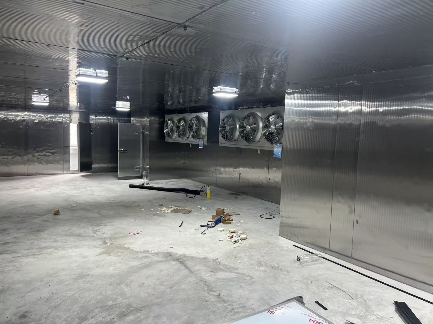 青州冷庫工程4的庫內空間與冷風設備